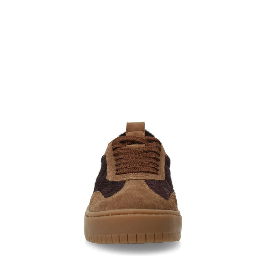 Braune Veloursleder-Sneaker mit bordeauxroten Fell-Details