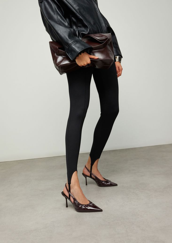 Bordeauxrote Slingbackpumps in Crinkle-Optik