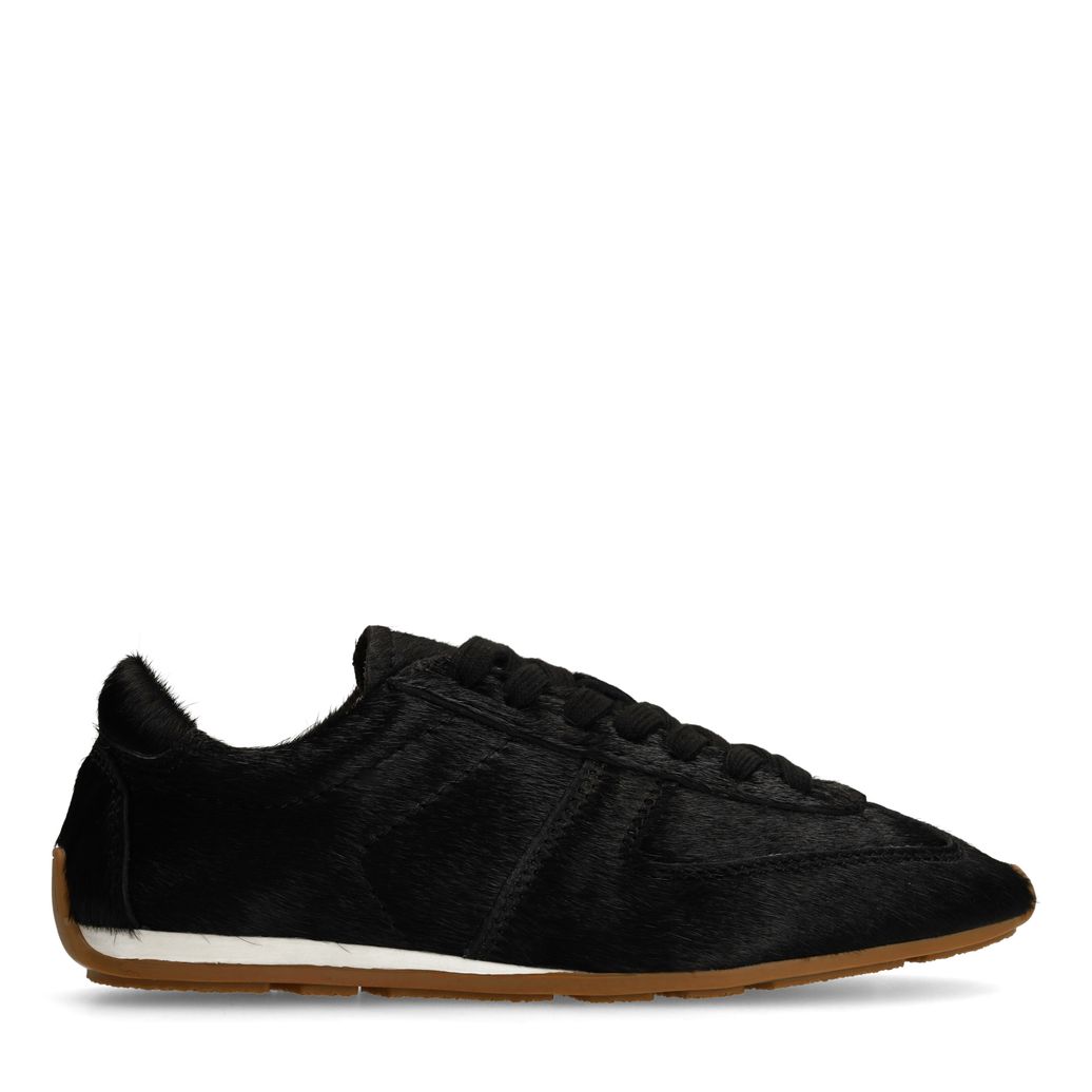 Schwarze Pony-Hair-Sneaker