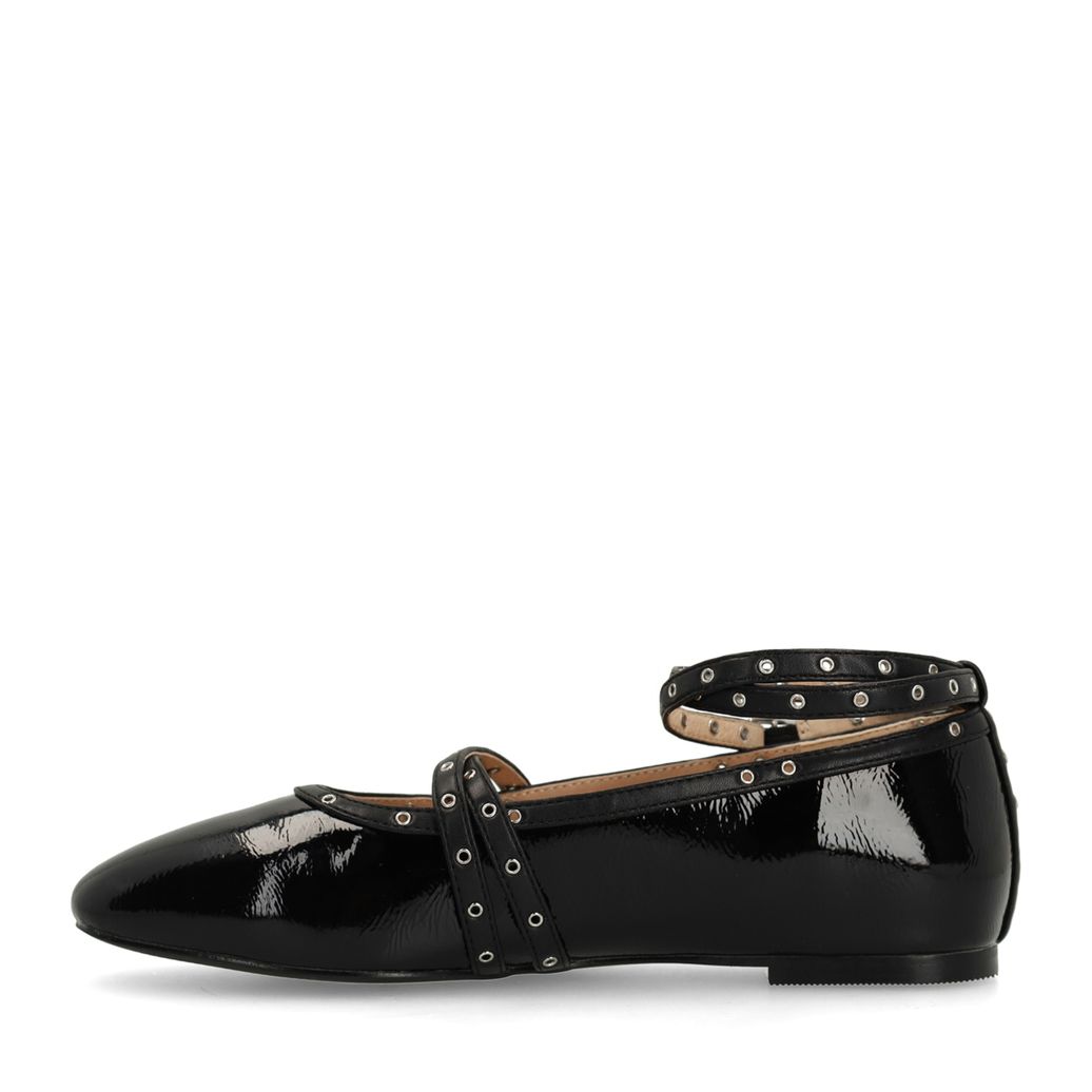Schwarze Lack-Ballerinas mit Nieten und Riemchen