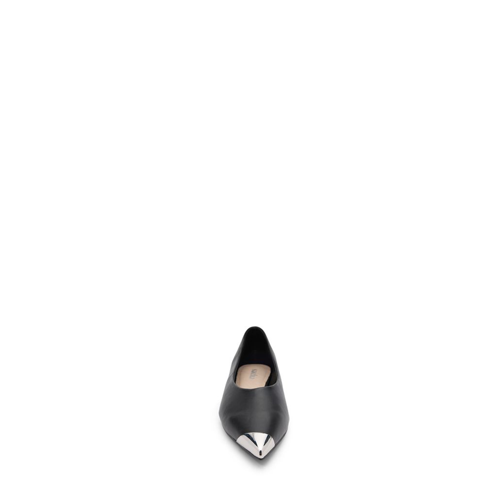 Schwarze Ballerina mit silberfarbenem Detail