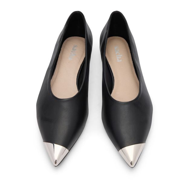 Schwarze Ballerina mit silberfarbenem Detail