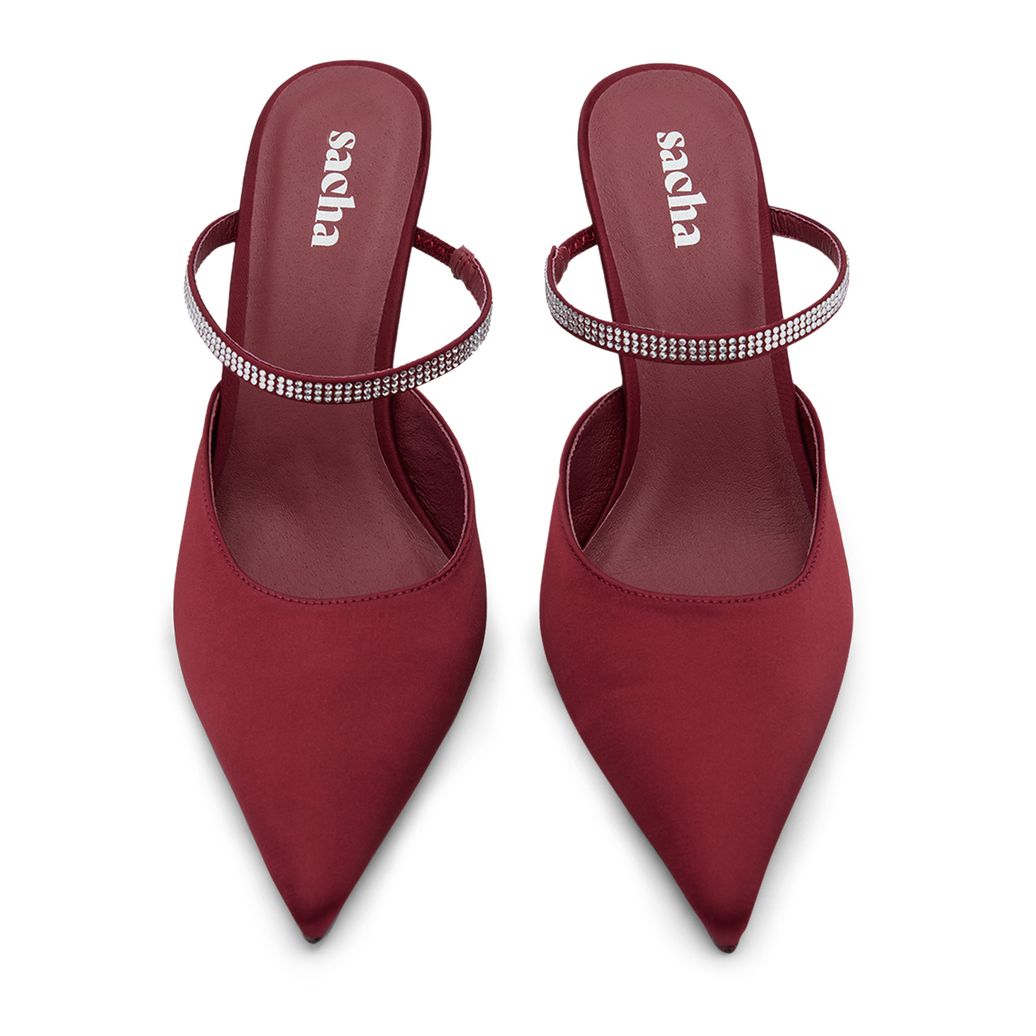 Bordeauxrote Pumps mit Strass-Riemchen