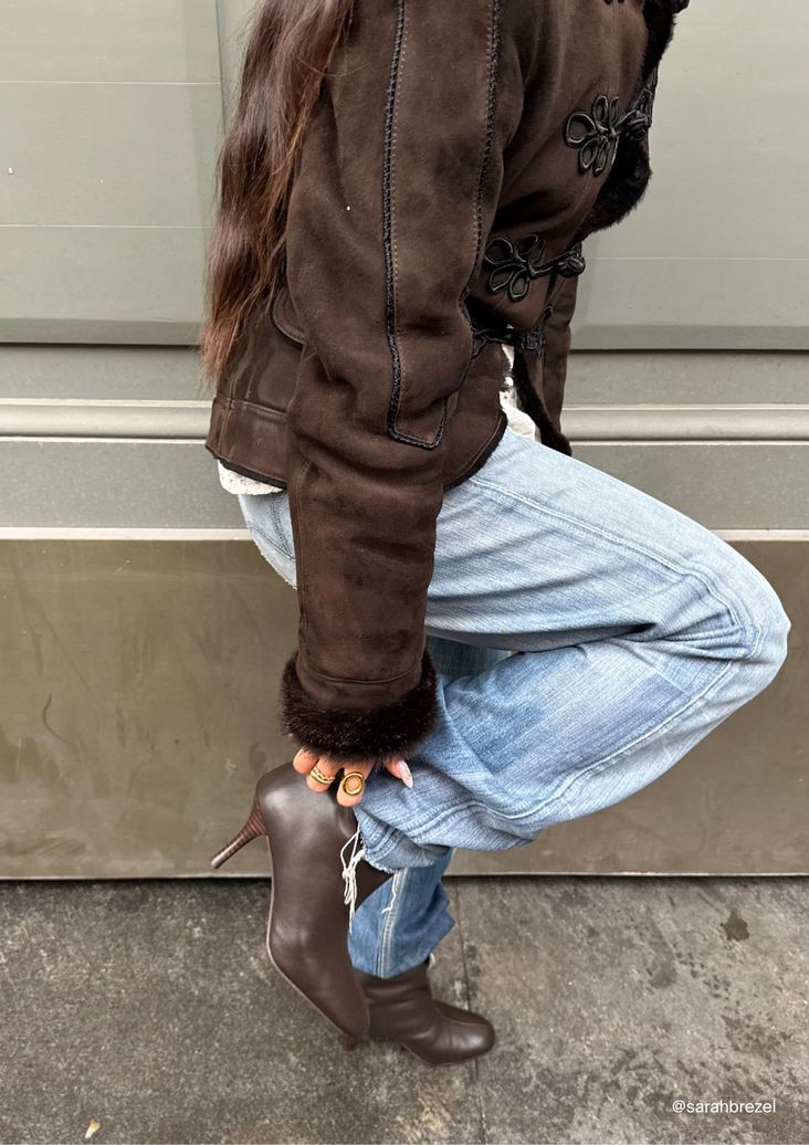 Braune Lederstiefeletten mit Absatz