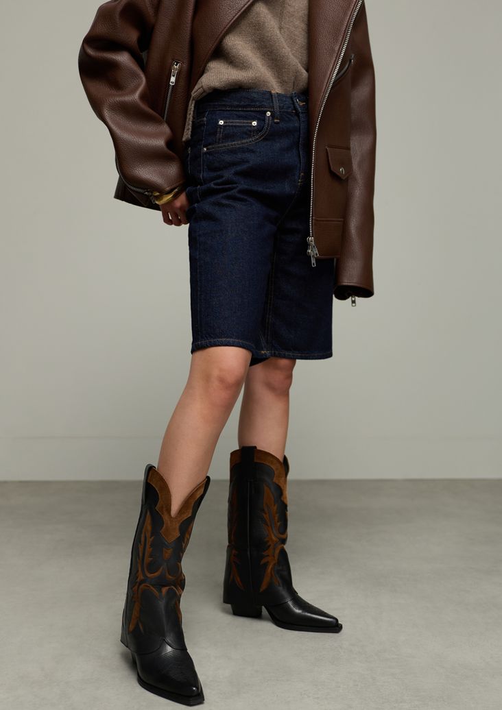 Schwarze Leder-Cowboystiefel mit braunen Veloursleder-Details