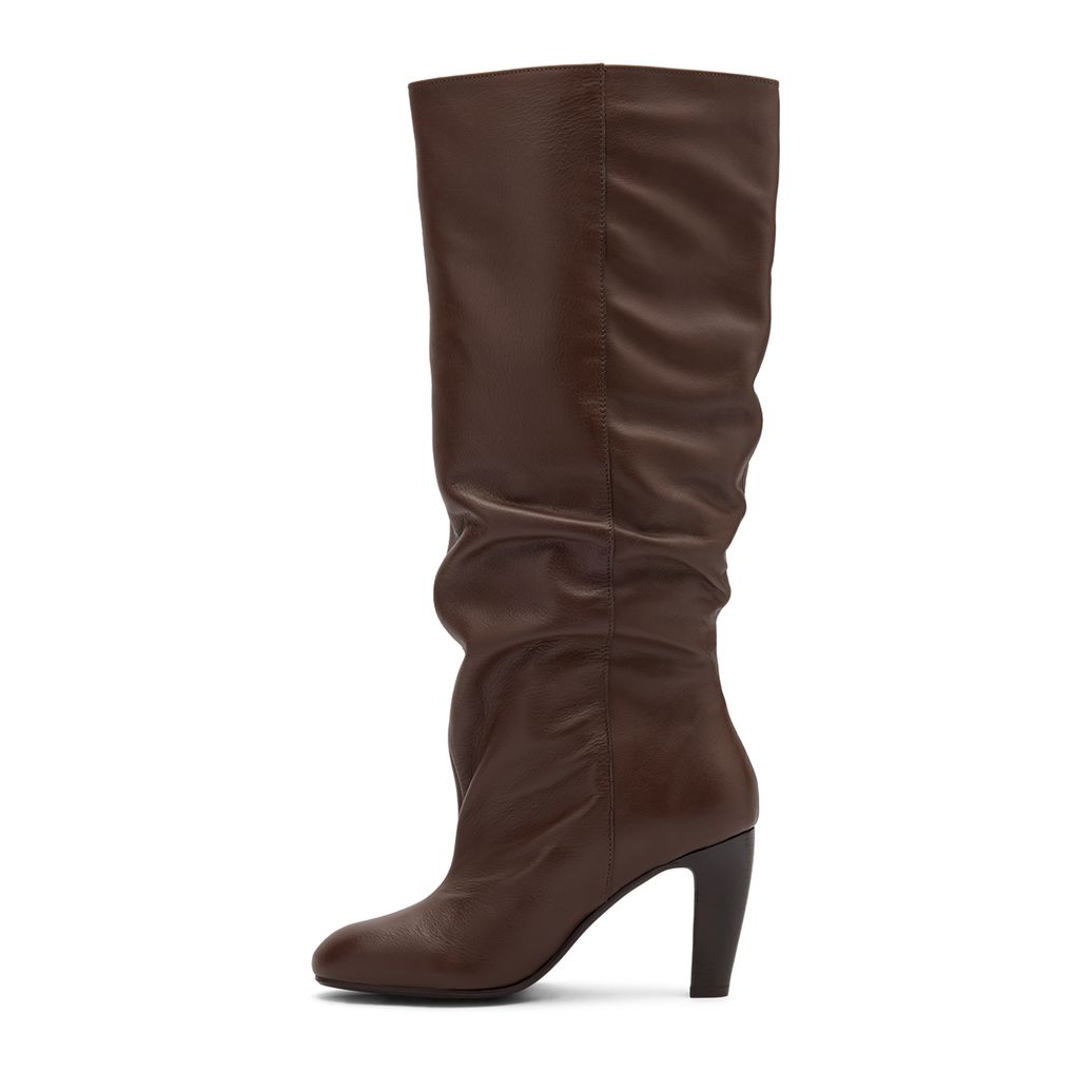 Braune Lederstiefel mit weitem Schaft