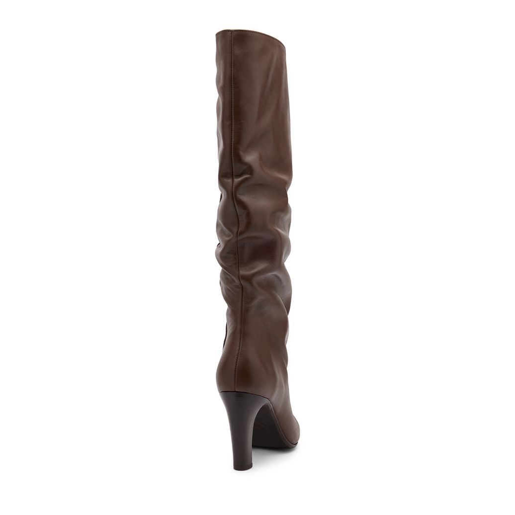 Braune Lederstiefel mit weitem Schaft