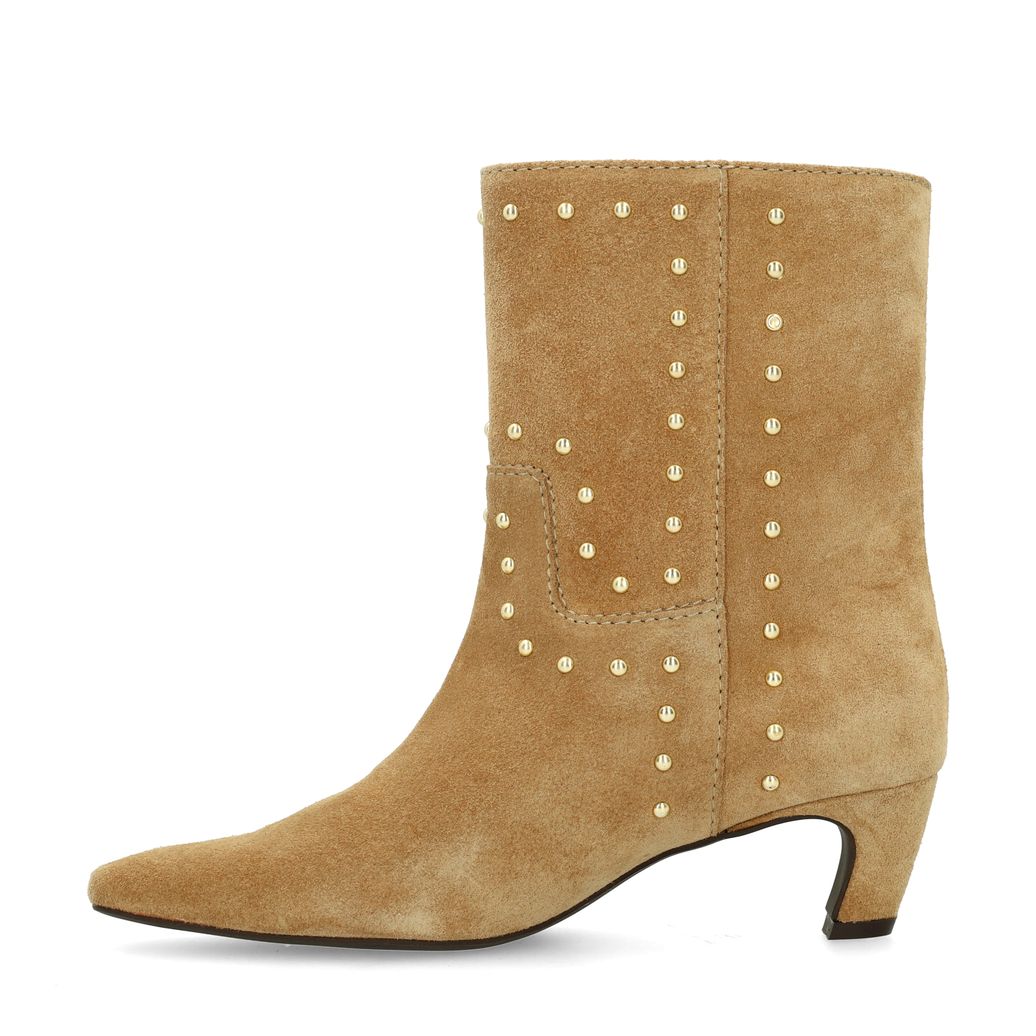 Beigefarbene Veloursleder-Stiefeletten mit goldfarbenen Nieten