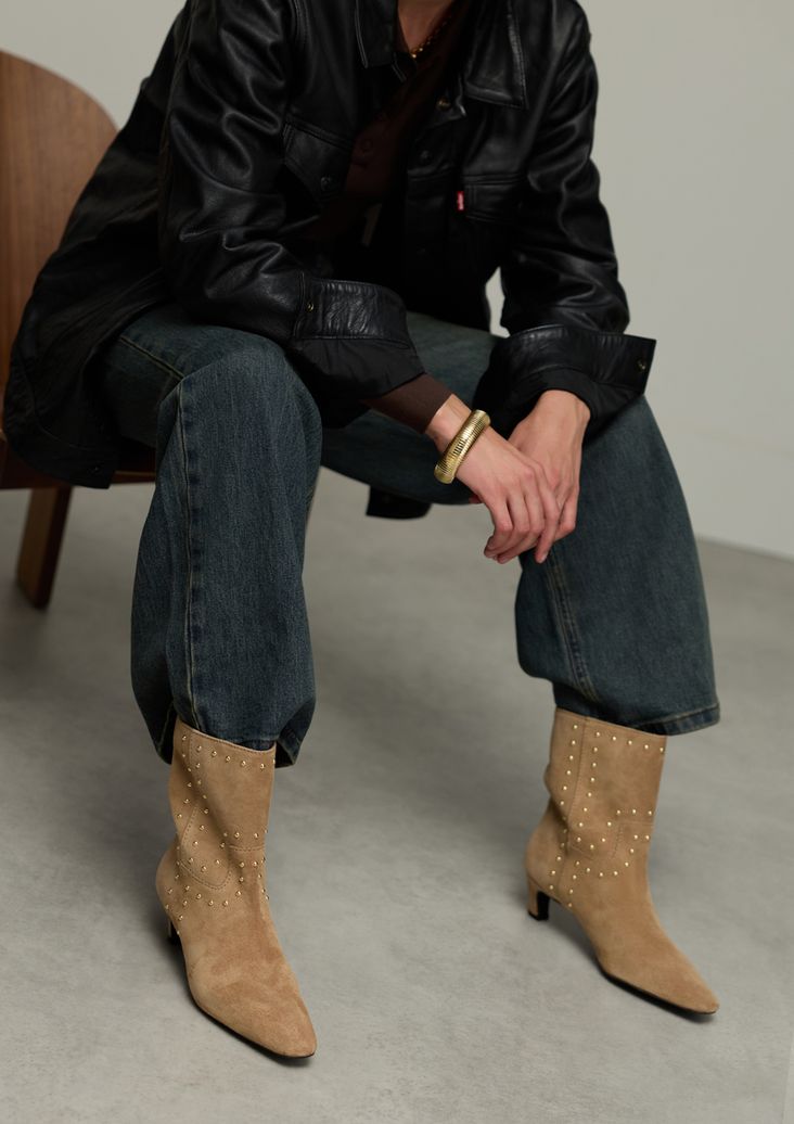 Bottines en daim avec clous - beige
