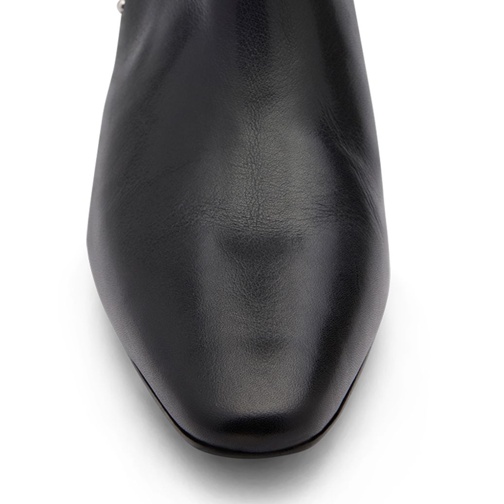 Zwarte leren enkellaarsjes met zilverkleurige studs