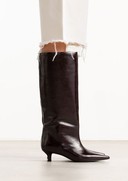 Bordeauxrote Stiefel aus Lackleder