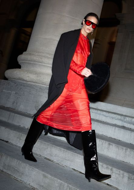 Schwarze Lacklederstiefel mit Kitten Heel