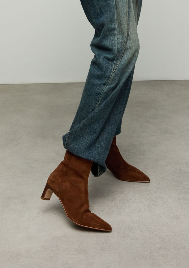 Braune Veloursleder-Stiefeletten mit Absatz