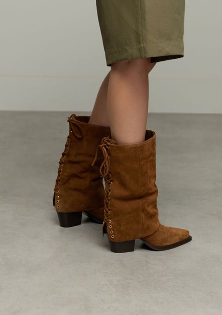 Cognacfarbene Veloursleder-Stiefeletten mit Umschlag