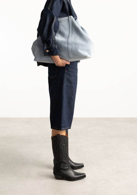 Schwarze Leder-Cowboystiefel mit Stickerei