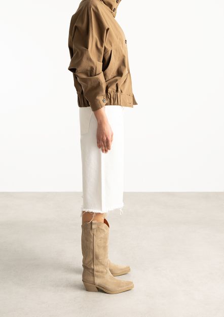 Beigefarbene Veloursleder-Cowboystiefel mit Stickerei