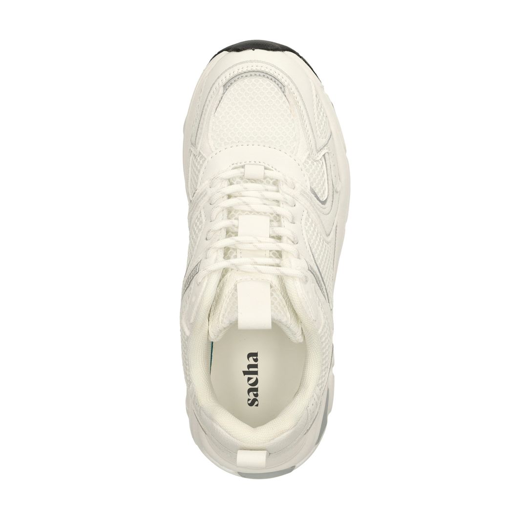 Witte sneakers met zilverkleurige details