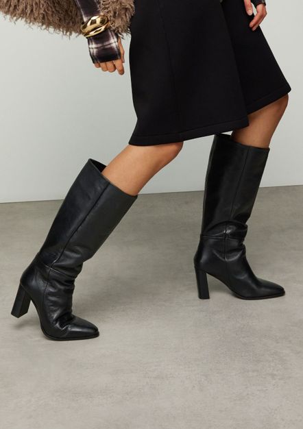 Schwarze Lederstiefel mit Absatz