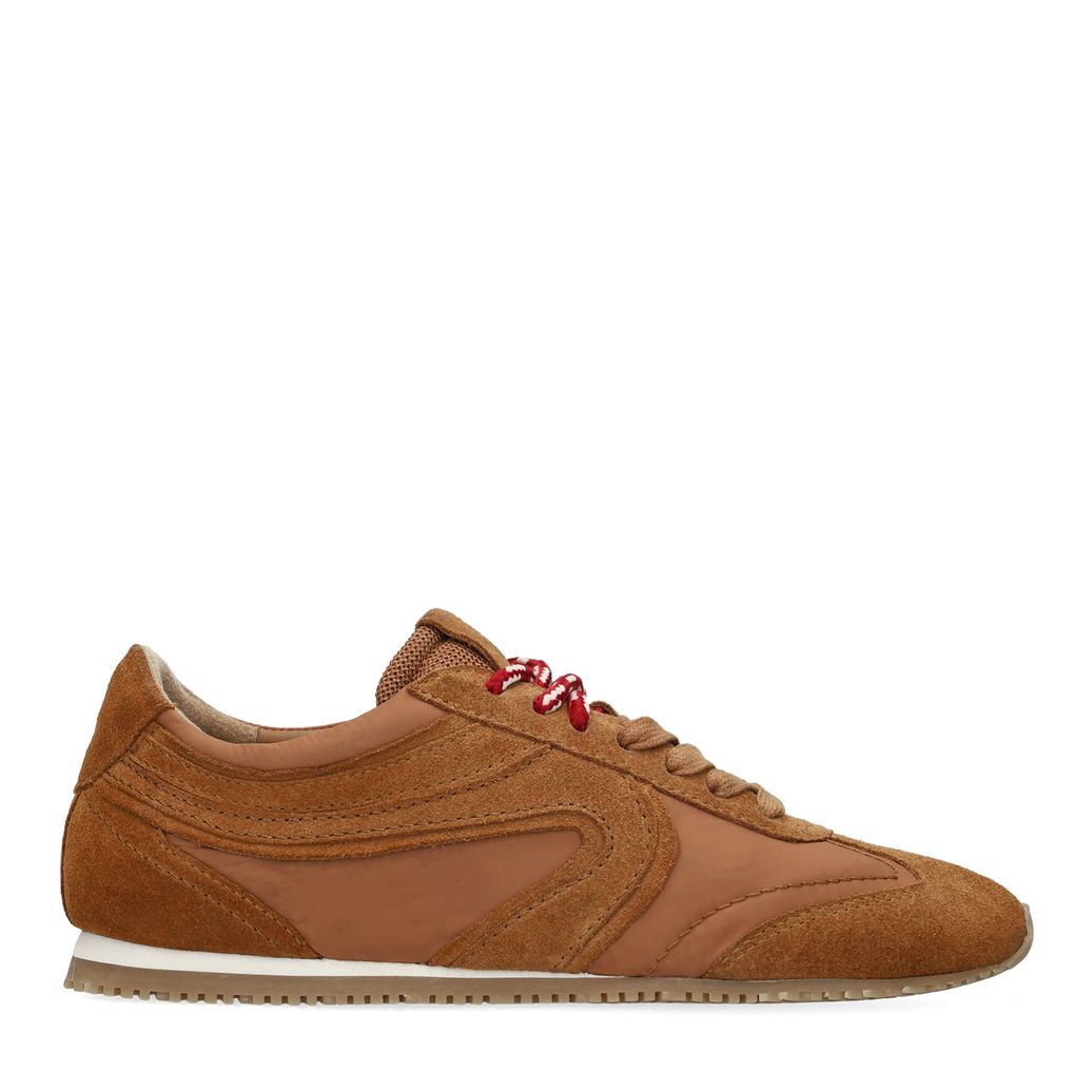 Cognacfarbene Sneaker mit doppelter Schnürung