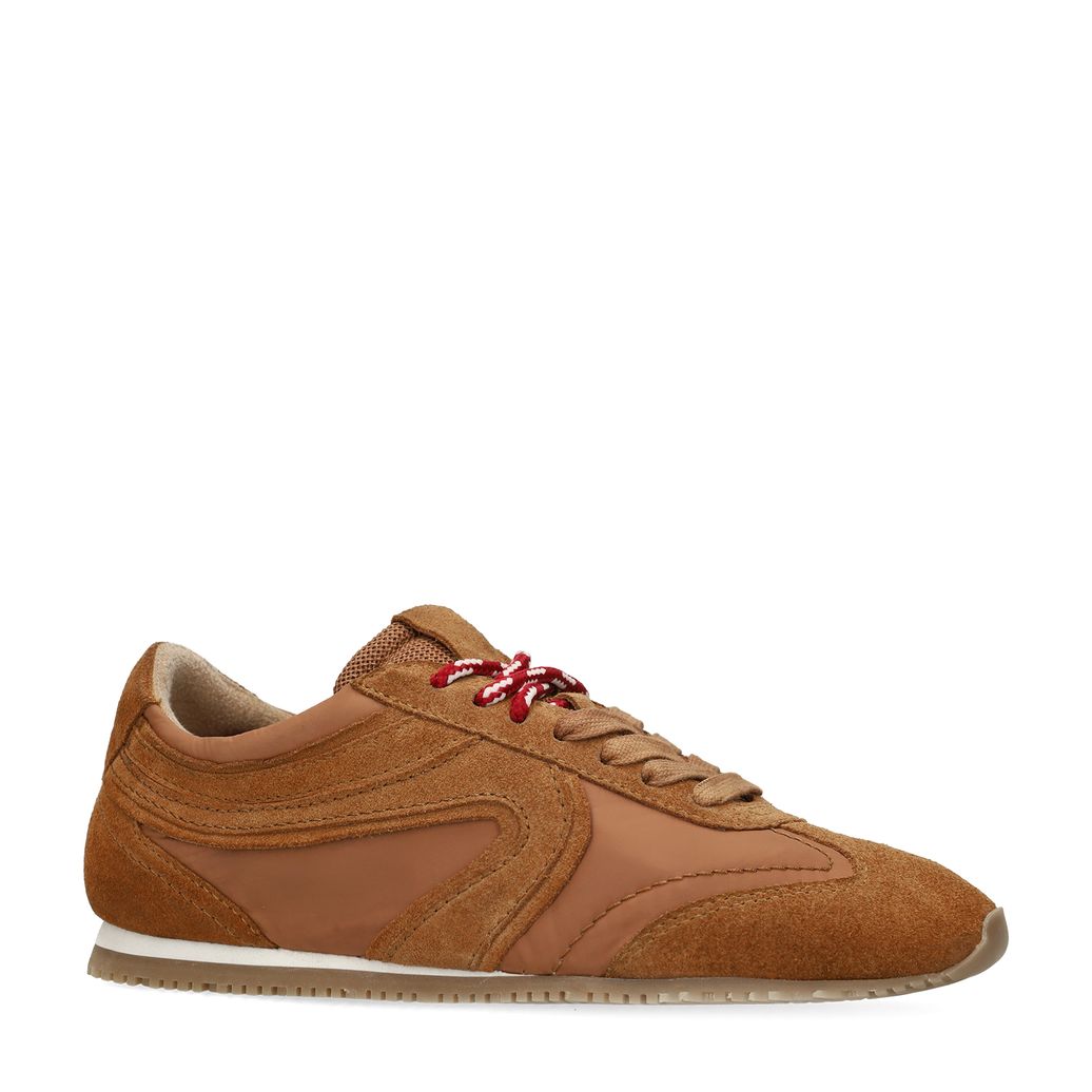 Cognacfarbene Sneaker mit doppelter Schnürung