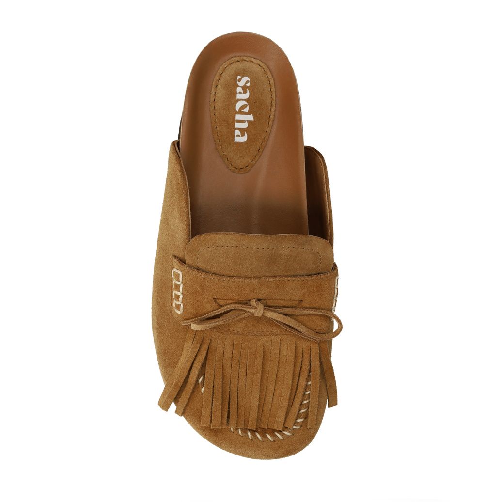 Beigefarbene Veloursleder-Clogs mit Fransen