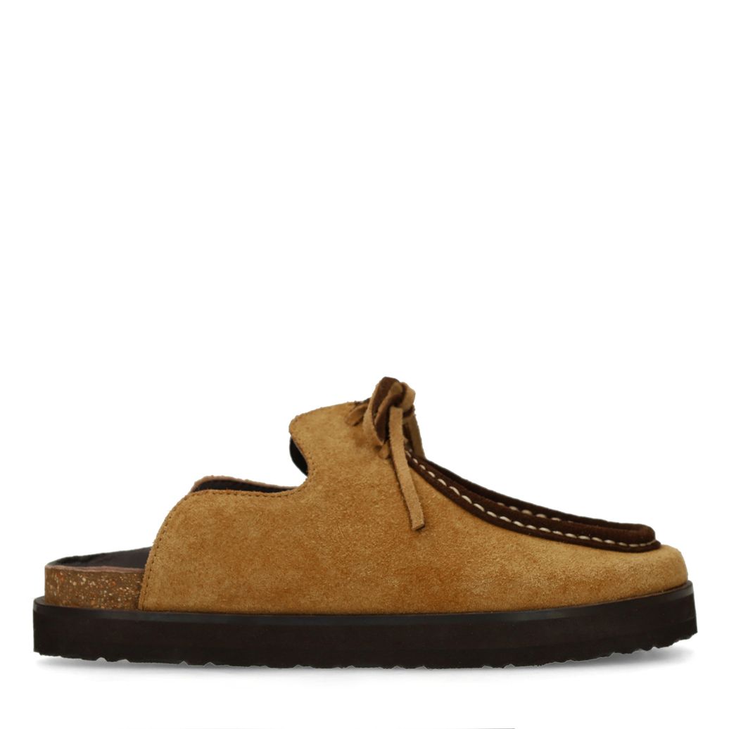Beigefarbene Veloursleder-Clogs mit braunen Details