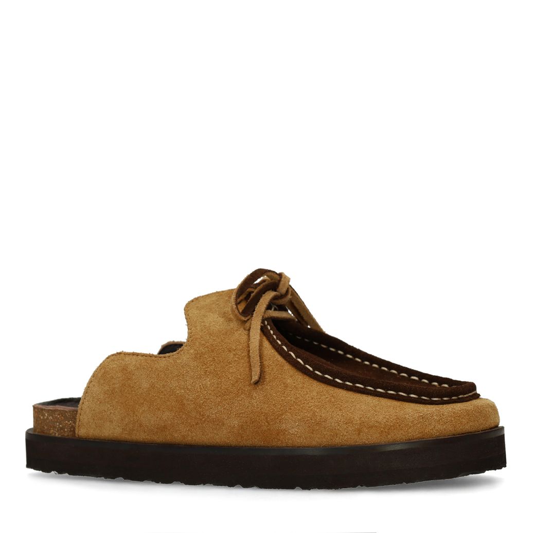 Beigefarbene Veloursleder-Clogs mit braunen Details