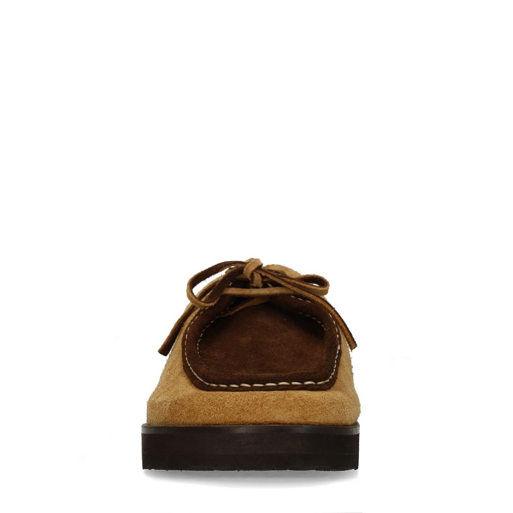 Beigefarbene Veloursleder-Clogs mit braunen Details