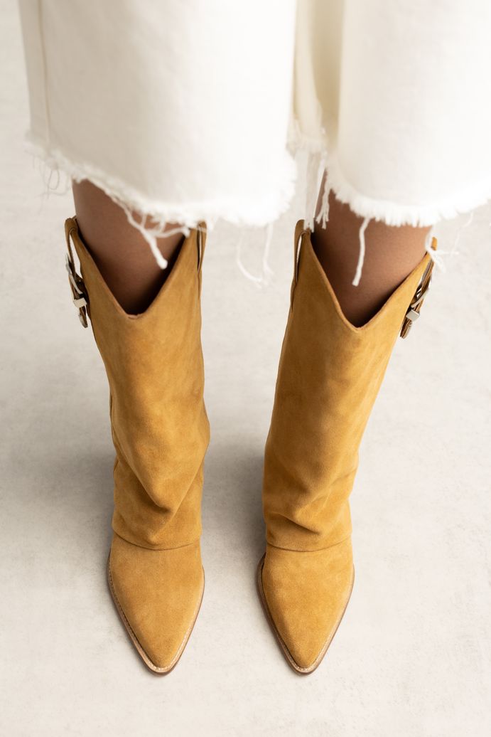 Beigefarbene Veloursleder-Cowboystiefel mit Umschlag