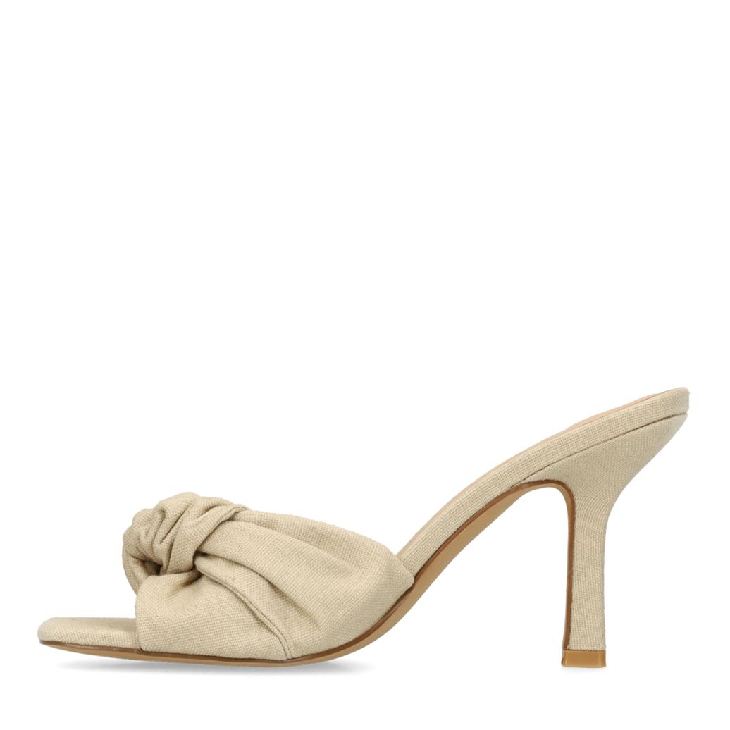 Beige muiltjes met hak en knoop detail