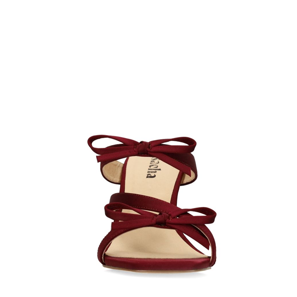Bordeaux rode sandalen met hak en strikjes
