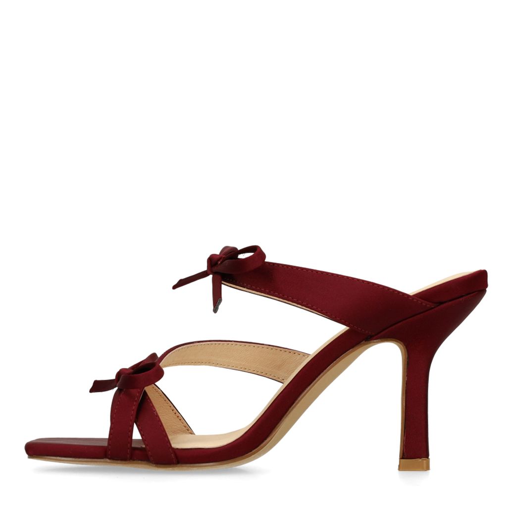 Bordeaux rode sandalen met hak en strikjes