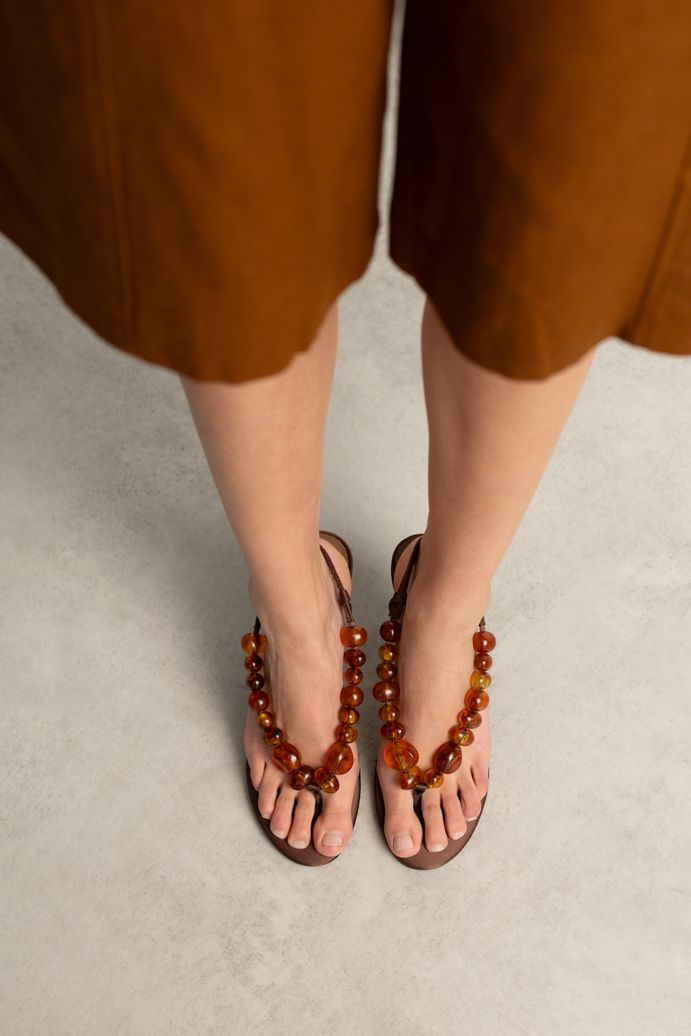 Bruine sandalen met hak en kralen