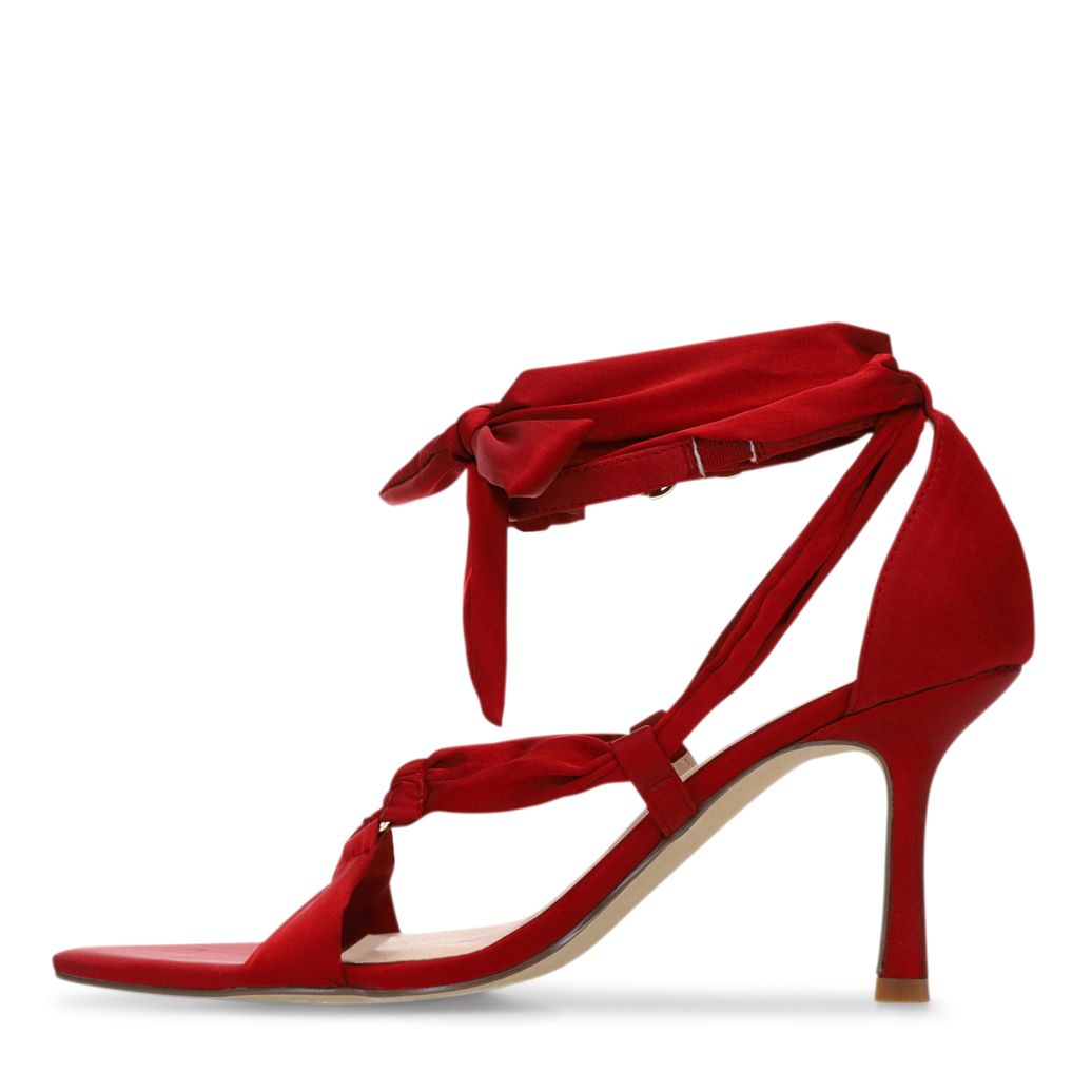 Rode sandalen met hak