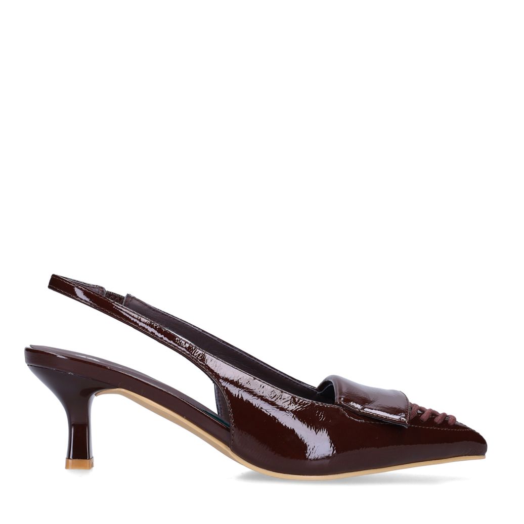 Braune Slingbackpumps aus Lack