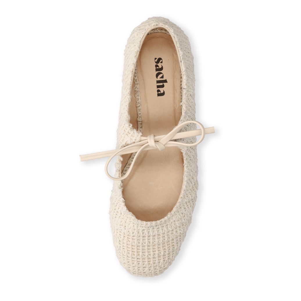 Weiße Ballerinas in Flecht-Optik