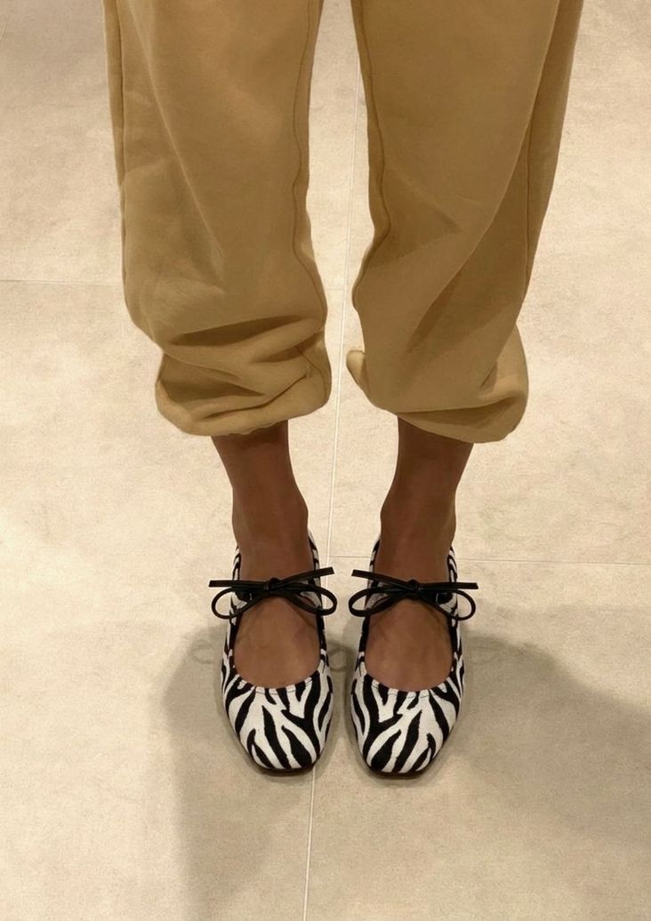 Schwarze Ballerinas mit Zebramuster