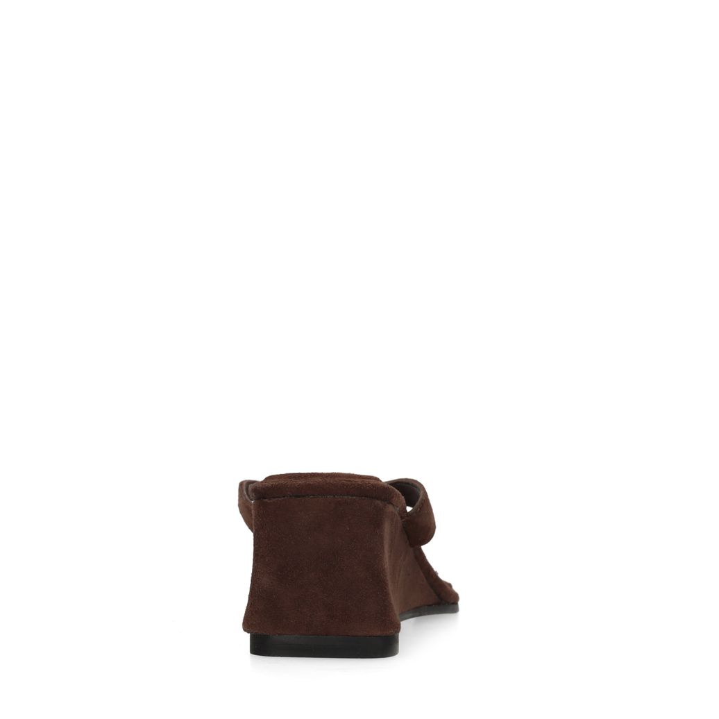Braune Veloursleder-Mules mit Keilabsatz
