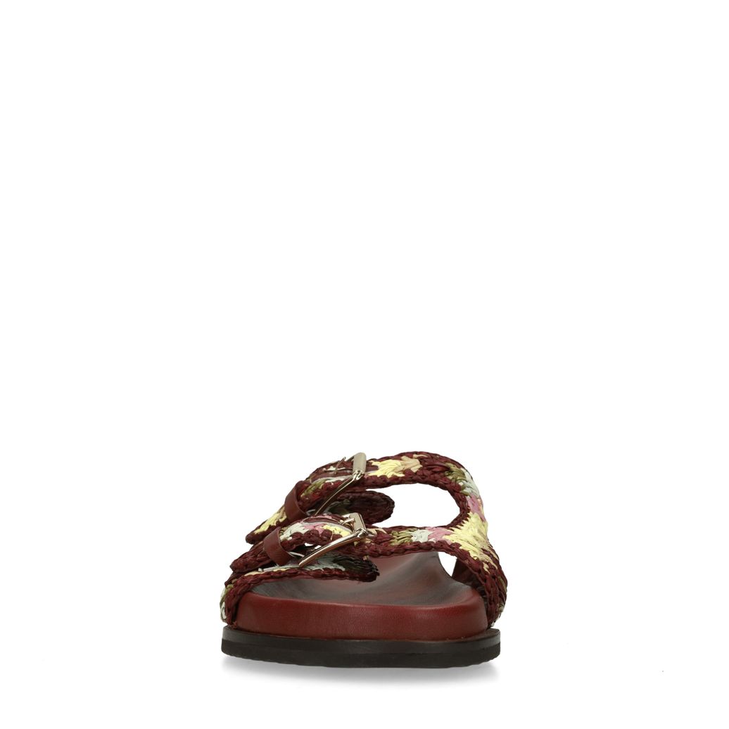 Rode slippers met goudkleurige buckles