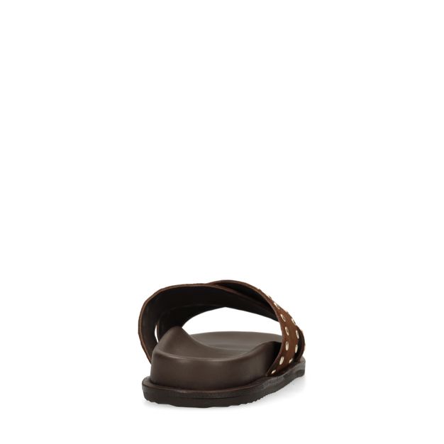 Claquettes en daim avec clous - marron