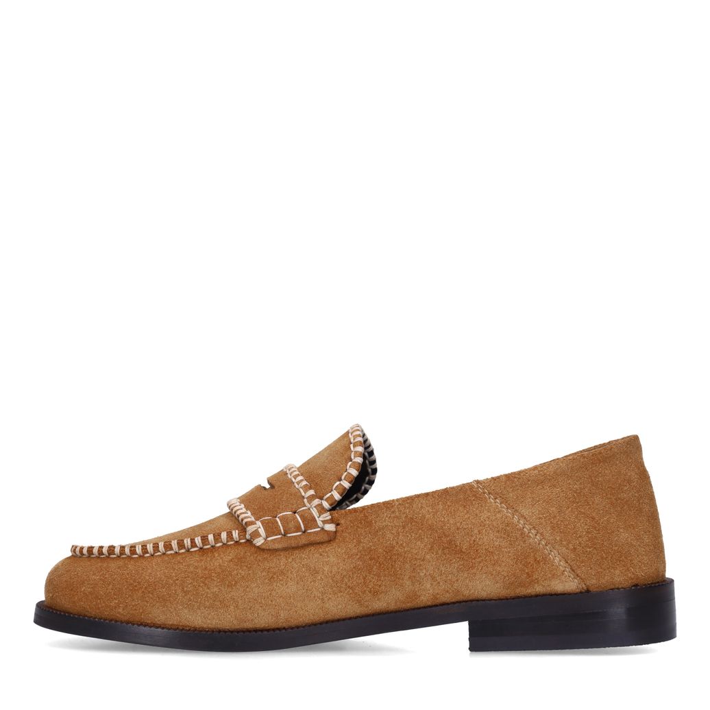 Cognac suède loafers met gestikte details