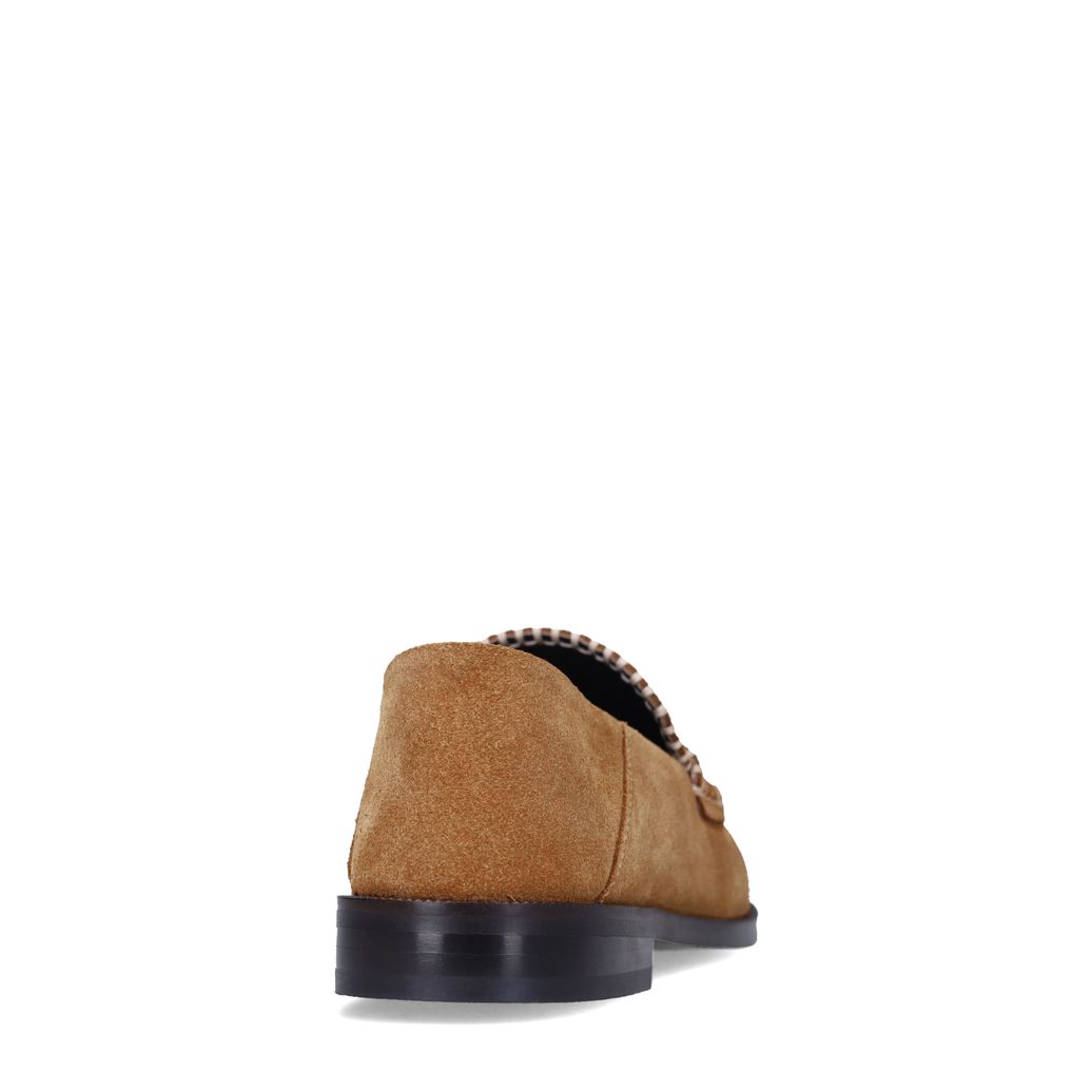 Cognac suède loafers met gestikte details