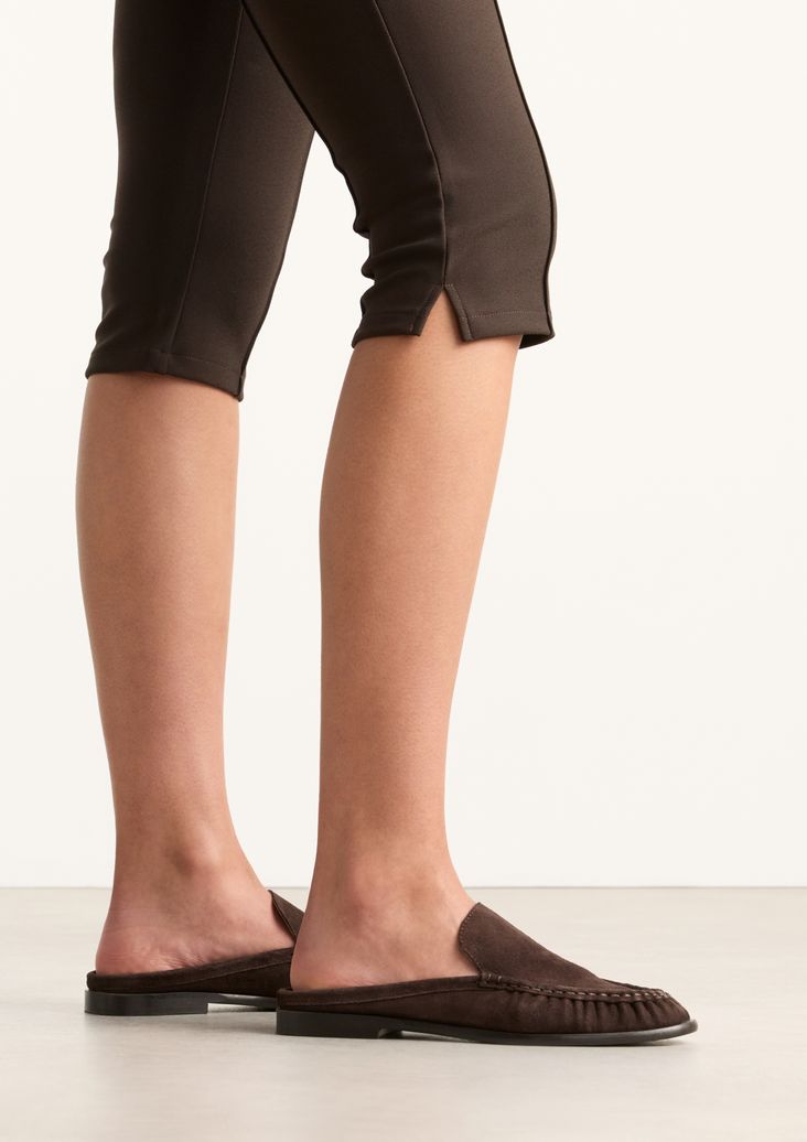 Braune Veloursleder-Slipper