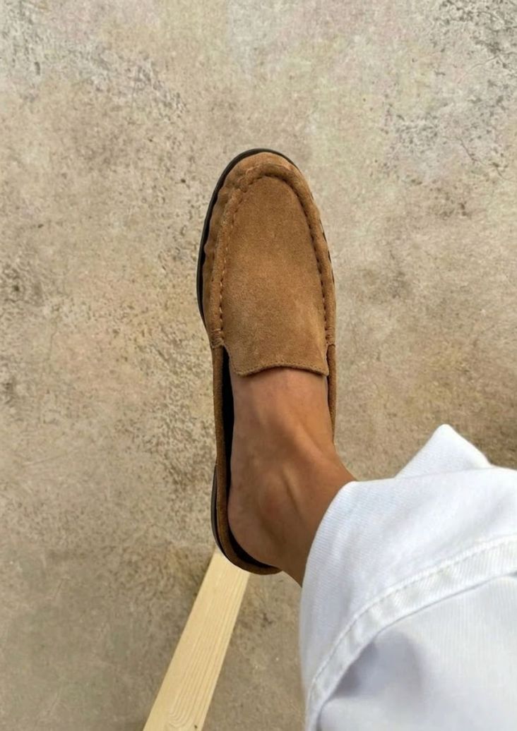 Braune Veloursleder-Slipper
