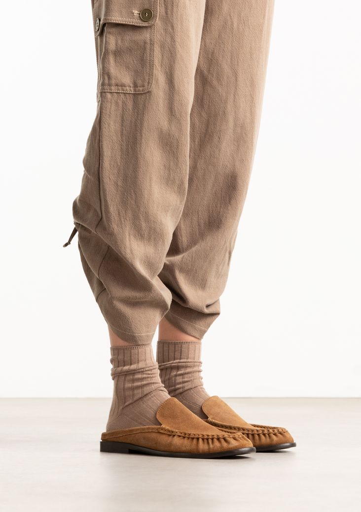Braune Veloursleder-Slipper