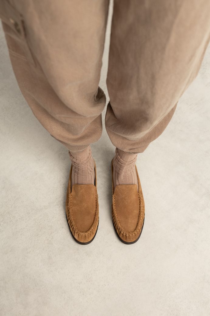 Braune Veloursleder-Slipper