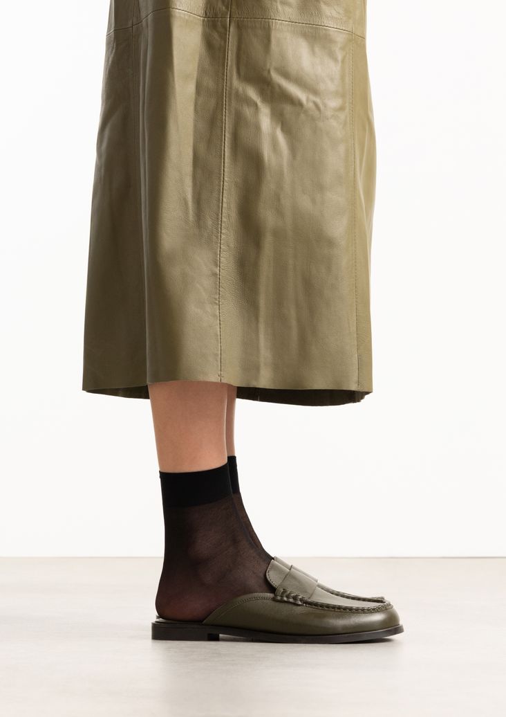Grüne Leder-Slipper