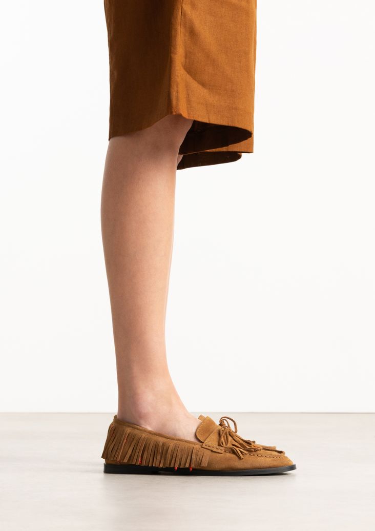 Cognacfarbene Veloursleder-Loafer mit Fransen