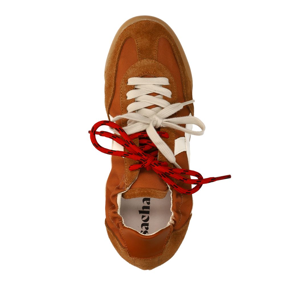 Cognac suède sneakers met dubbele veters