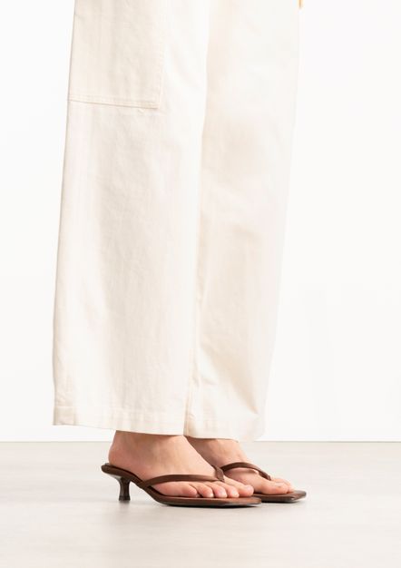 Bruine satijnen slippers met hak